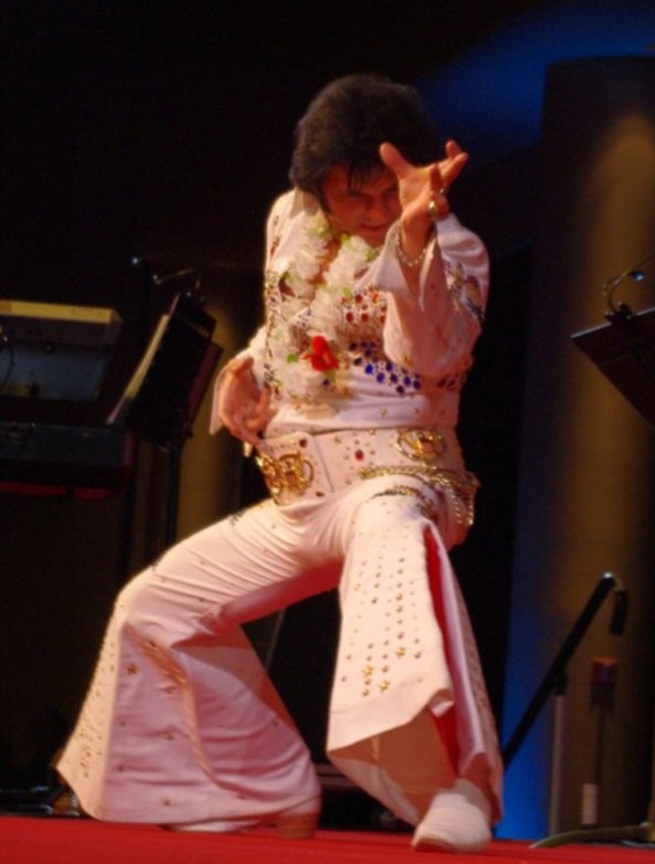 Tony Rocker Elvis Tribute Artist Tony Rocker Wows Packed Monona